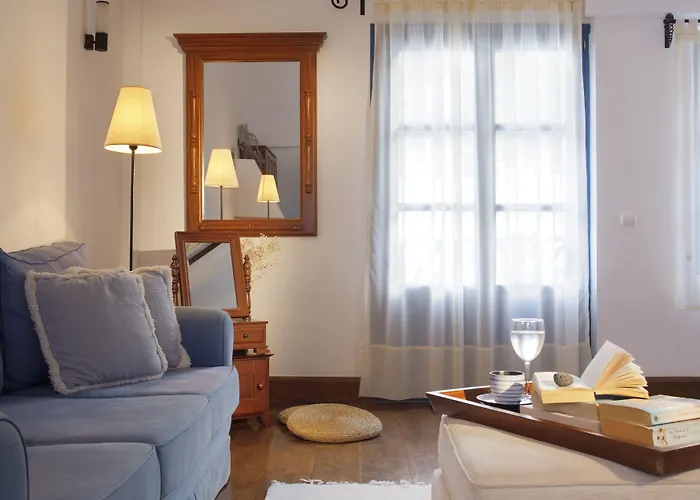 塔马瑞克斯德尔麦套房酒店 Kamári