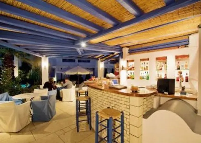 塔马瑞克斯德尔麦套房酒店 Kamári